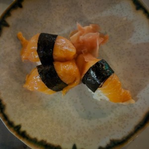 salmon nigiri