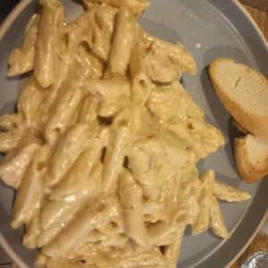 Pasta alfredo con pollo