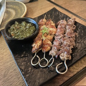 Tapeo - CARNES EN PALITO