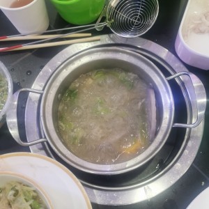 Caldo de pollo con fideos (vermicelli) transparente de frijol 