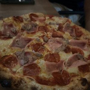 Pizza carnivora