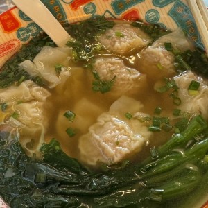 Sopa de wanton de camarón