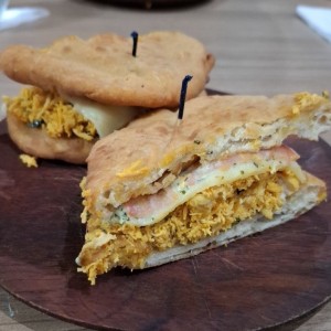 Emparedado de Pollo Criollo