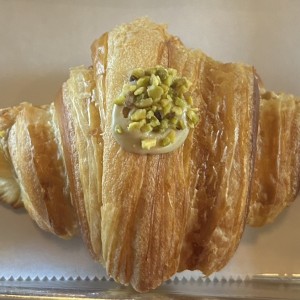 pistachio croissant 
