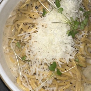 Espagueti Al Cacio E Pepe