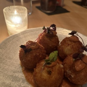 Crocchette di Pata e Formagio con Pomodoro Briluciato