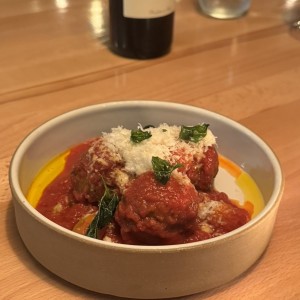 Antipasti - Polpette,Pomodorini E Pecorino