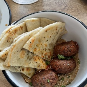 Entradas - HUMMUS CON FALAFEL