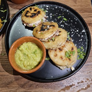 Orden de gorditas con guacamole