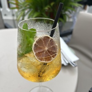 Amaretto spritz