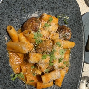 Pasta con albondigas