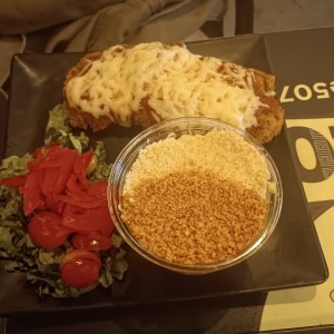 Milanesa de pollo con desgranadito