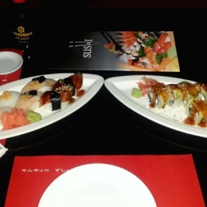Nigiri de Salmon, calamar, atun  y anguila. Sushi de Kansai roll