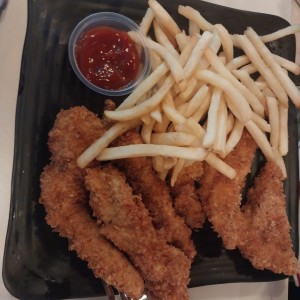 Deditos de Pollo (Acompañado de Papas Fritas) / Chicken Fingers (Accompanied with Fries)