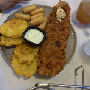 Filete de Corvina Apanada (Deep Fried Breaded Sea Bass)