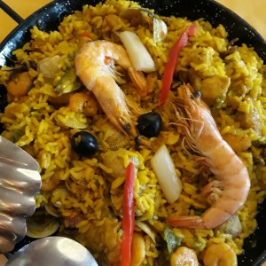 Paella Mar y Tierra