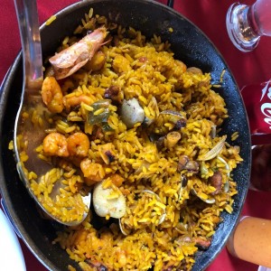 Paella de Mariscos (Tan buena que olvide tomar la foto al inicio)