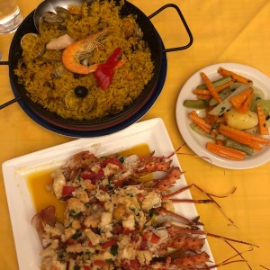 Paella y Langosta al ajillo