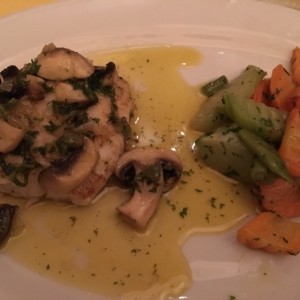 Corvina a la Molinera con vegetales hervidos