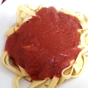 Fetuccini en salsa roja