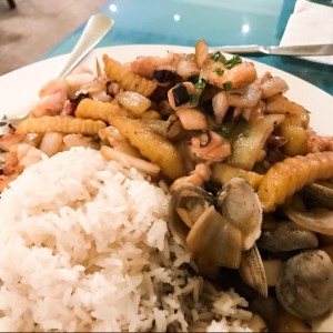 Saltado se mariscos