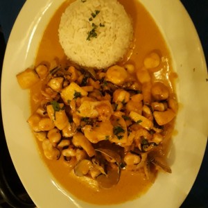 filete de Corvina con mariscos