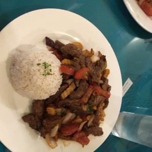 lomo saltado con arroz