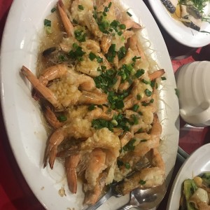 camarones al vapor con ajo picado