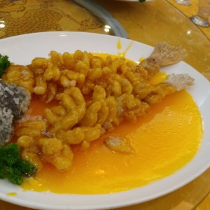 pescado uva salsa naranja