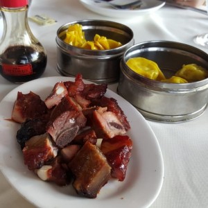 costillas asadas, siumai y yishikao