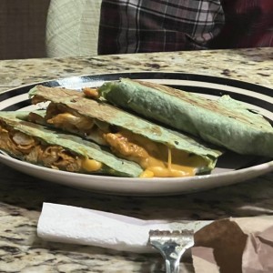 FAVORITOS - Quesadilla de pollo