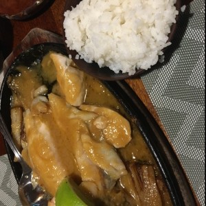 fish & chicken con arroz blanco