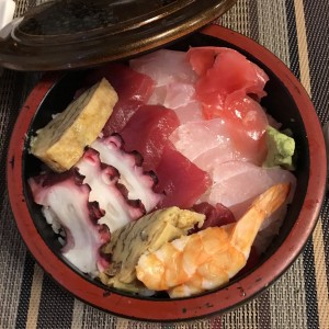 chirashi sushi