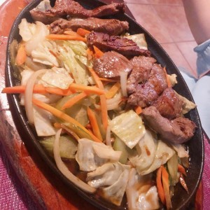 teppanyaki de carne con vegetales