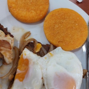 Desayunos - Bistec a Caballo