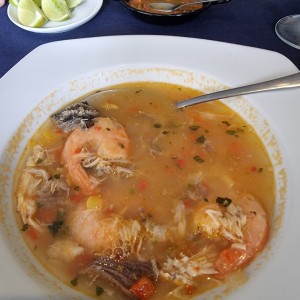 sopa de pescado con gambas