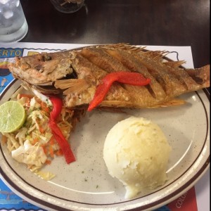 Mariscos - Pargo Entero Frito