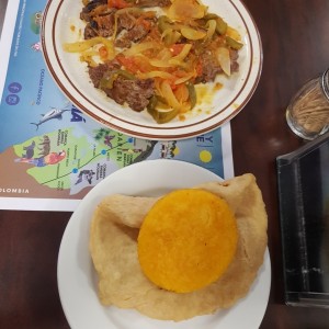 Bistec con Tortilla y hojaldre