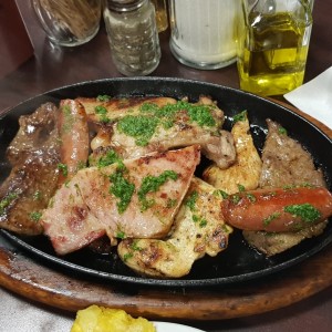 Parrillada Carnes Mixta - $20.95