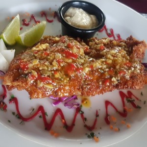 Corvina frita con extra de ajillo