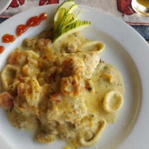 filete de pescado relleno de mariscos