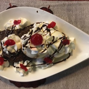 brownie y helado