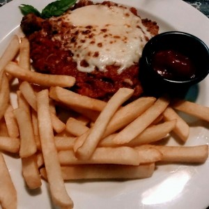 Milanesa de ternera con papas fritas