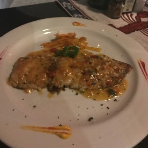 filete de corvina al ajillo