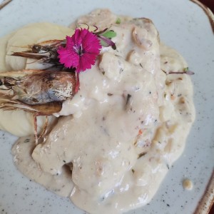 Filete de Corvina Rellena de Mariscos