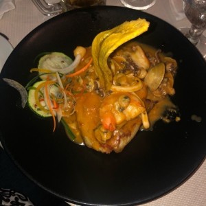 pescado con mariscos