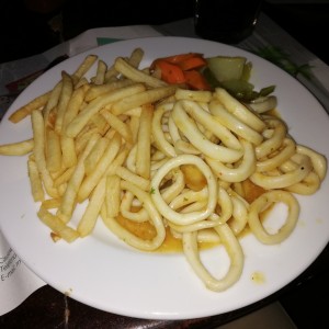 Calamares con papas fritas