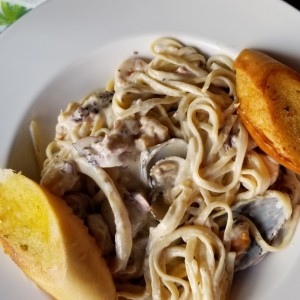 Linguini frutos di mare con salsa blanca 