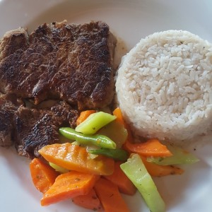 rib eye con arroz con coco