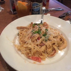 cajun pasta con csmarones y pollo